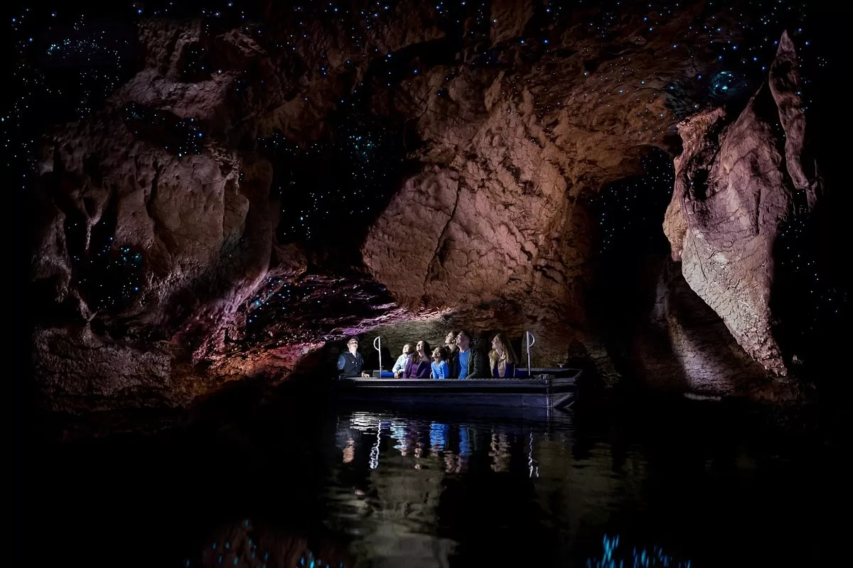 Lake Te-Anau and Glowworm Caves